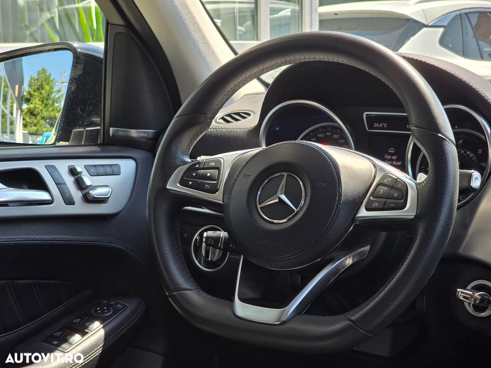 Mercedes-Benz GLS - 22