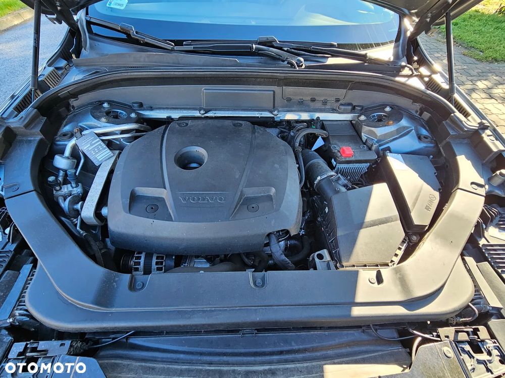 Volvo XC 60 T5 GPF AWD R-Design - 27