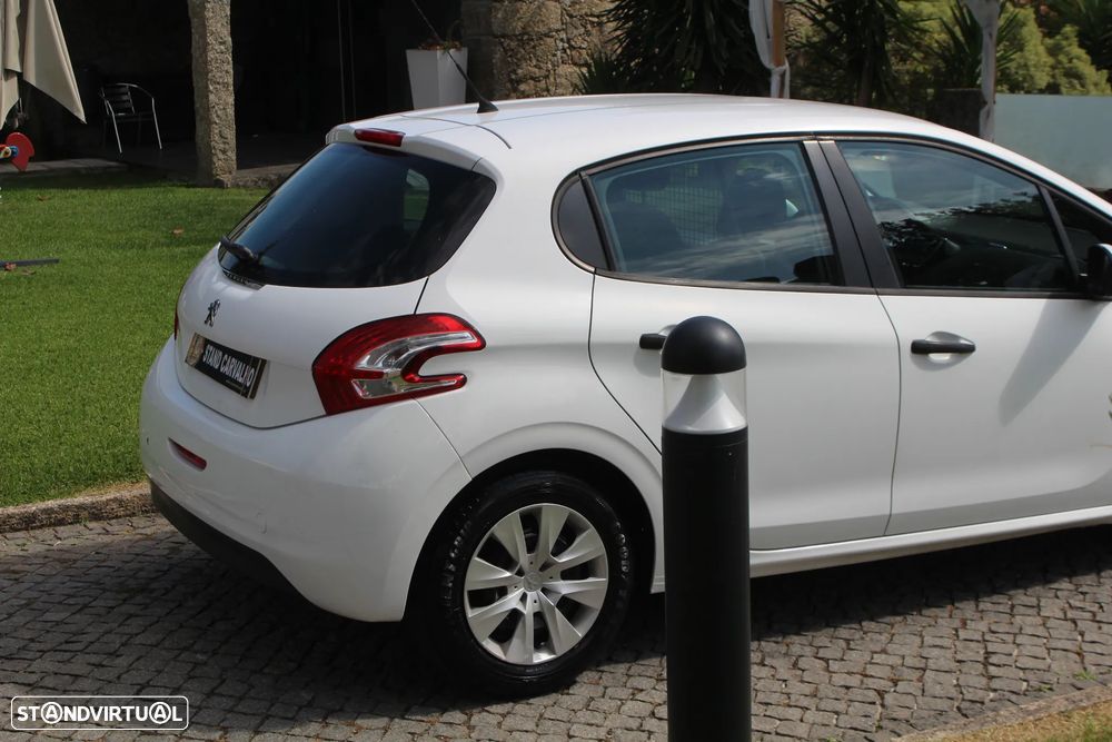 Peugeot 208 - 3