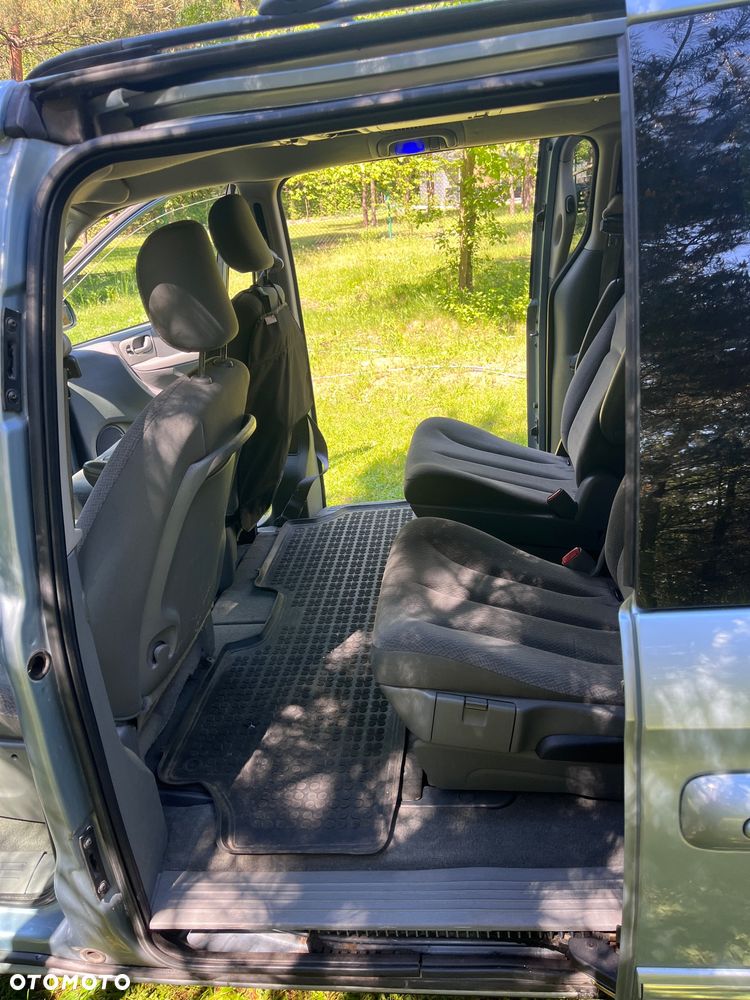 Chrysler Town & Country - 9