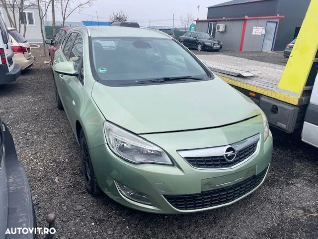 Dezmembrez Opel Astra J An 2012 Motor 1.7 Euro 5 - 1