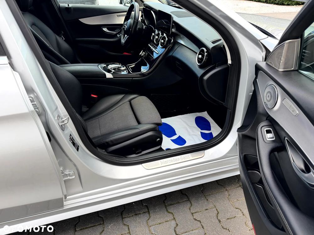 Mercedes-Benz Klasa C 220 d 4Matic 9G-TRONIC AMG Line - 8