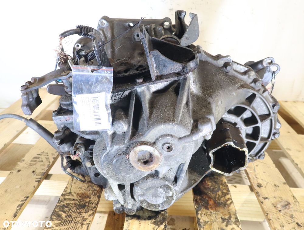 SKRZYNIA BIEGÓW 6 BIEGOWA TOYOTA AVENSIS II T25 2.0D4D 25150-2K - 1
