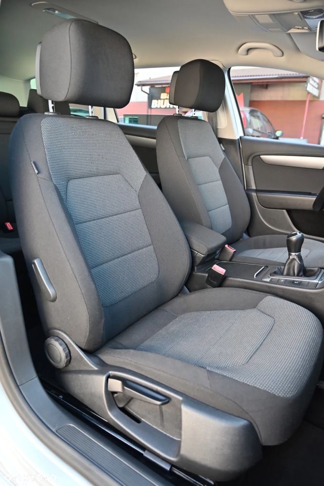 Volkswagen Passat - 27