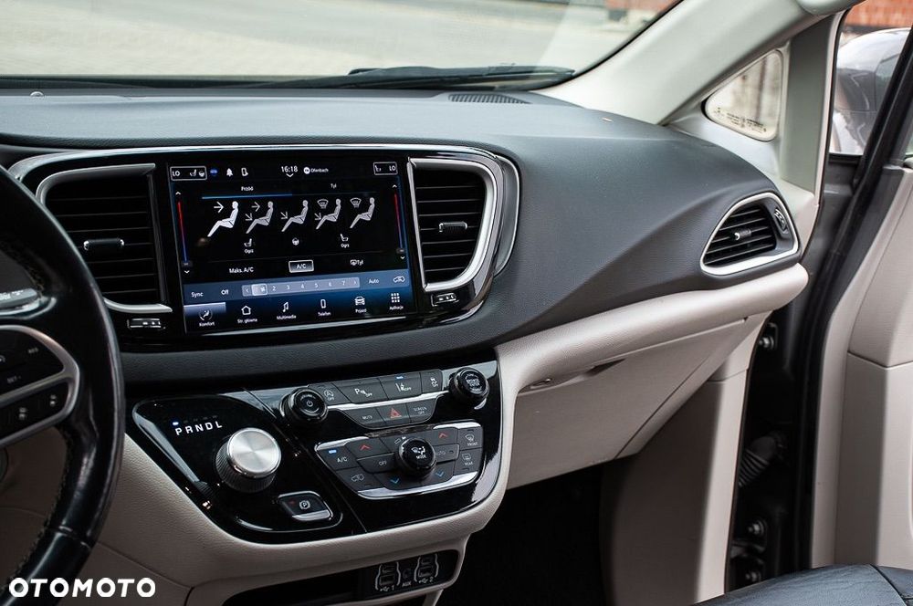 Chrysler Pacifica - 16