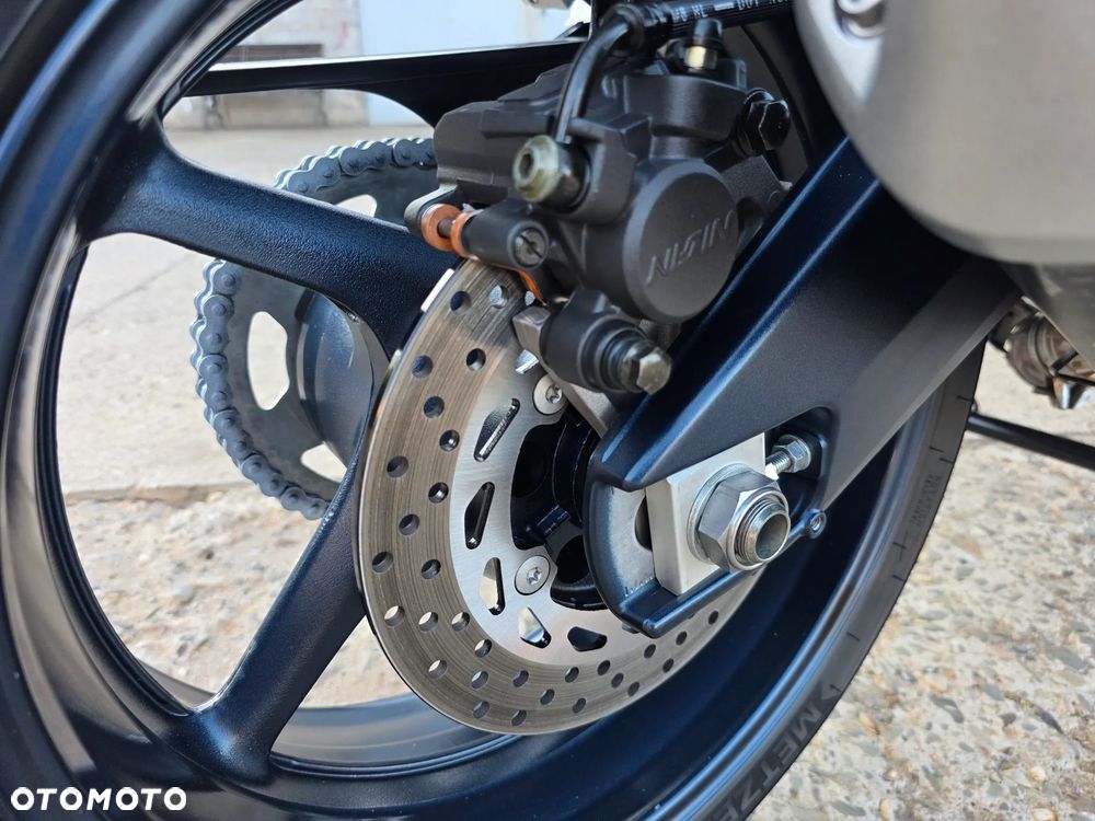 Yamaha FZ - 19