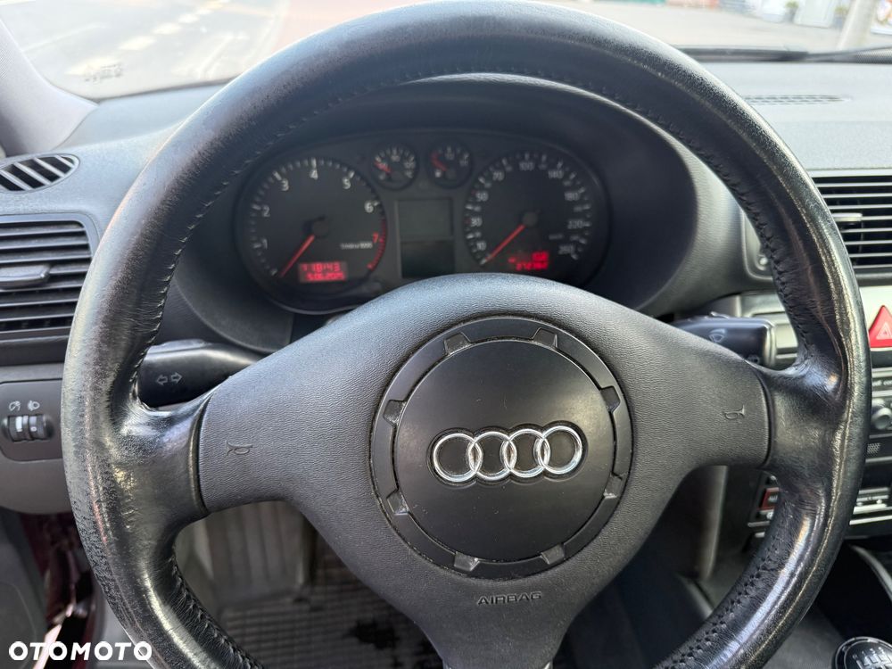 Audi A3 3-drzwiowe 1.8 Ambition - 6