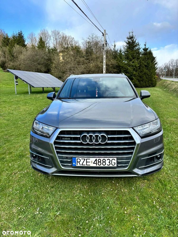 Audi Q7 - 1