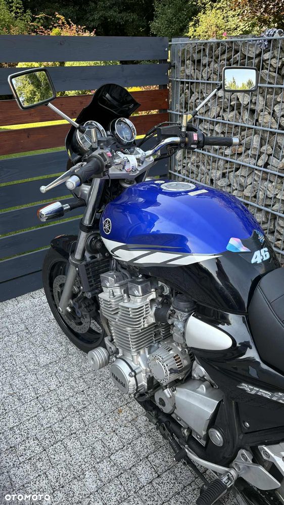 Yamaha XJR - 9