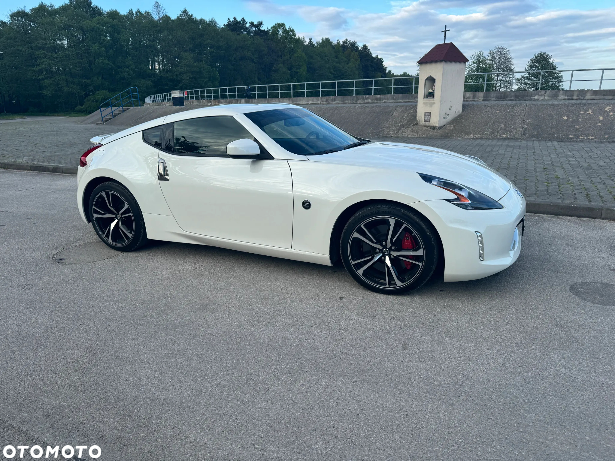 Nissan 370 Z - 7