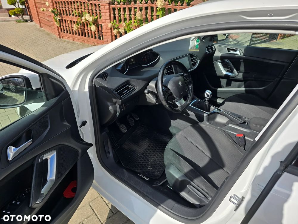 Peugeot 308 - 8