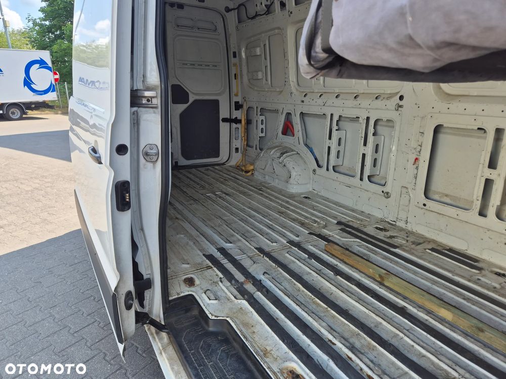 Volkswagen CRAFTER (32917) - 11