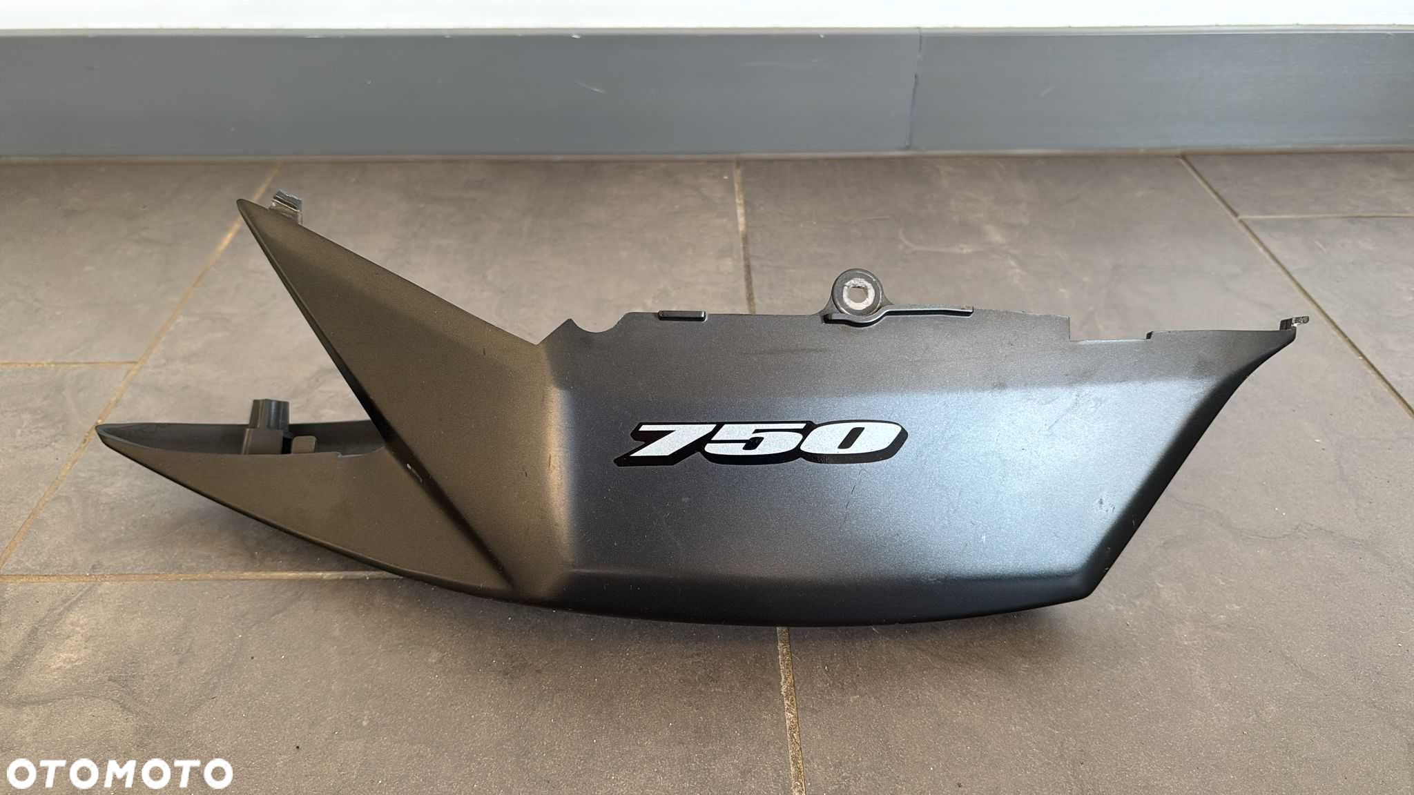 Ogon Owiewka Lewa Tył Suzuki GSXR 750 K8 K9. 2008-09 [670] - 1