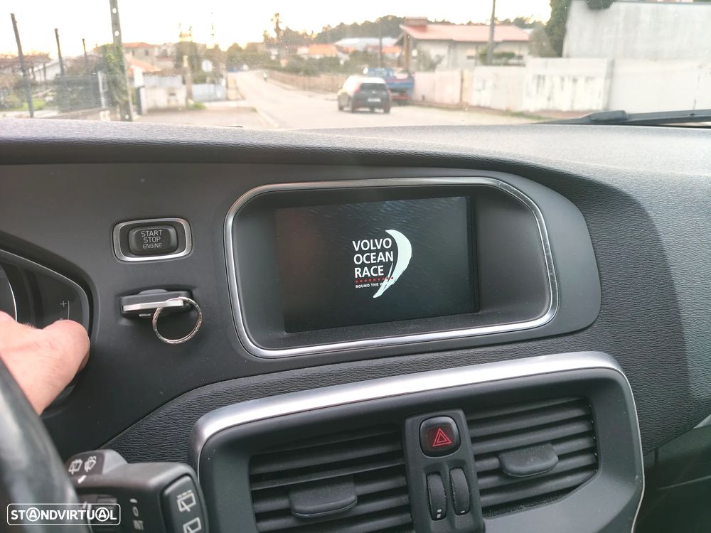 Volvo V40 Cross Country - 16