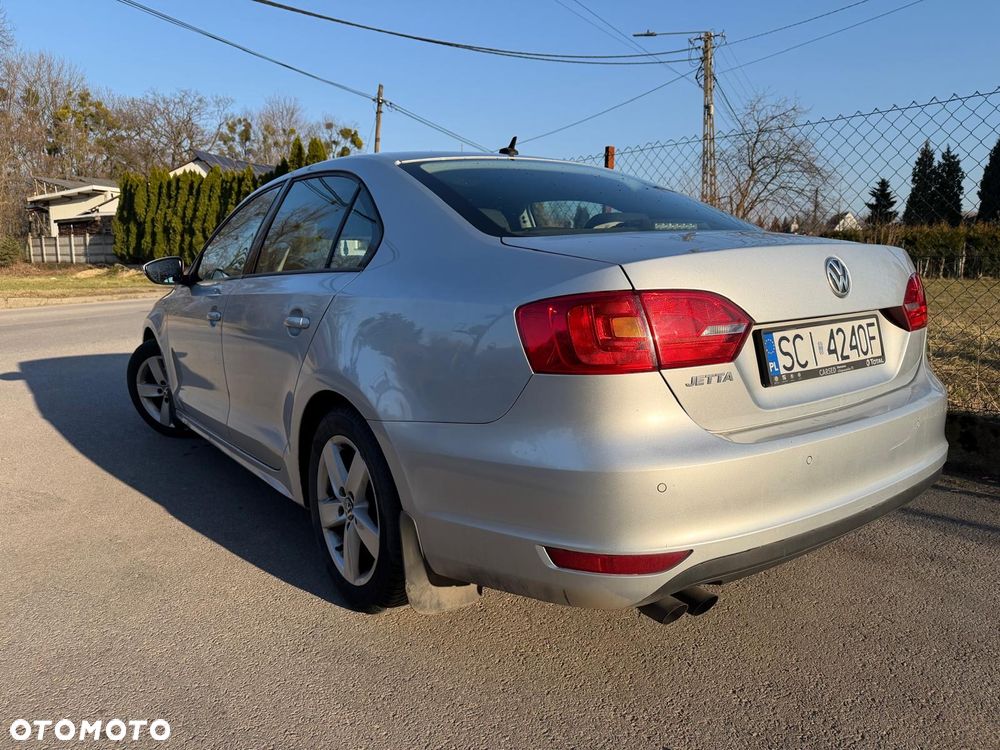 Volkswagen Jetta - 3