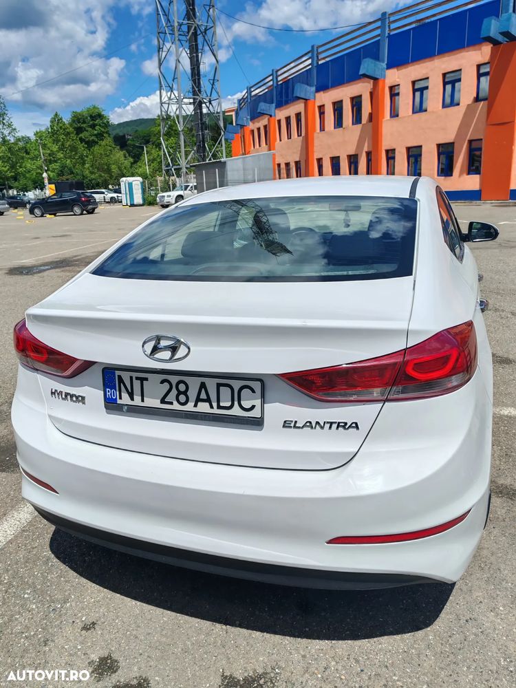 Hyundai Elantra 1.6 MPi Highway - 15