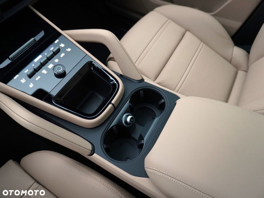 Porsche Cayenne E-Hybrid PHEV Black Edition - 28