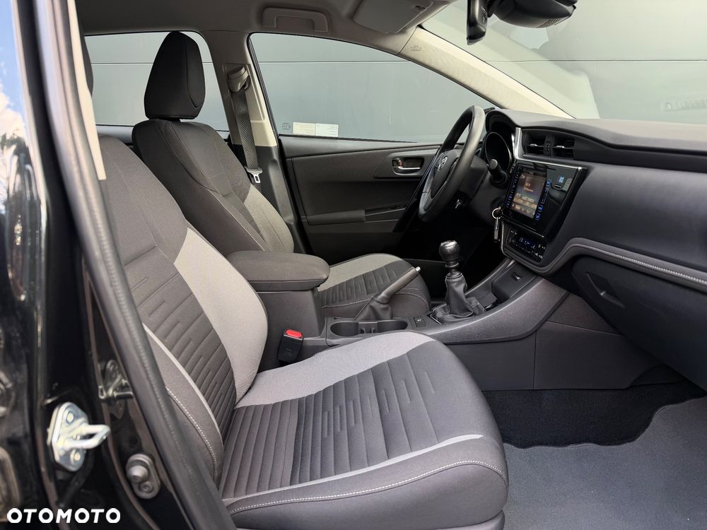 Toyota Auris 1.6 Premium - 17