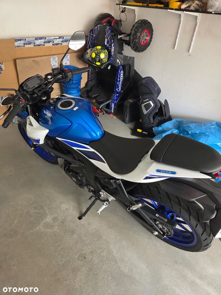 Suzuki GSX - 3