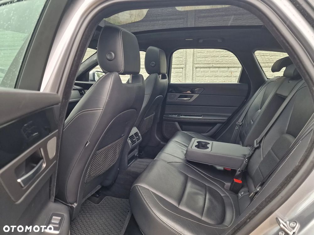 Jaguar XF 20d Sportbrake R-Sport - 14