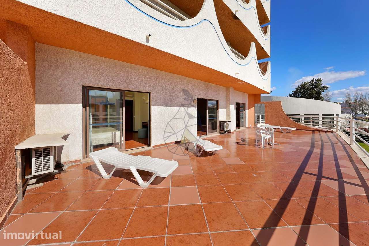 Apartamento com dois Quartos, Terraço e Garagem em Unidade Hoteleira - - Grande imagem: 2/41
