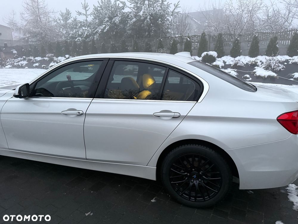 BMW Seria 3 328i xDrive Luxury Line - 9