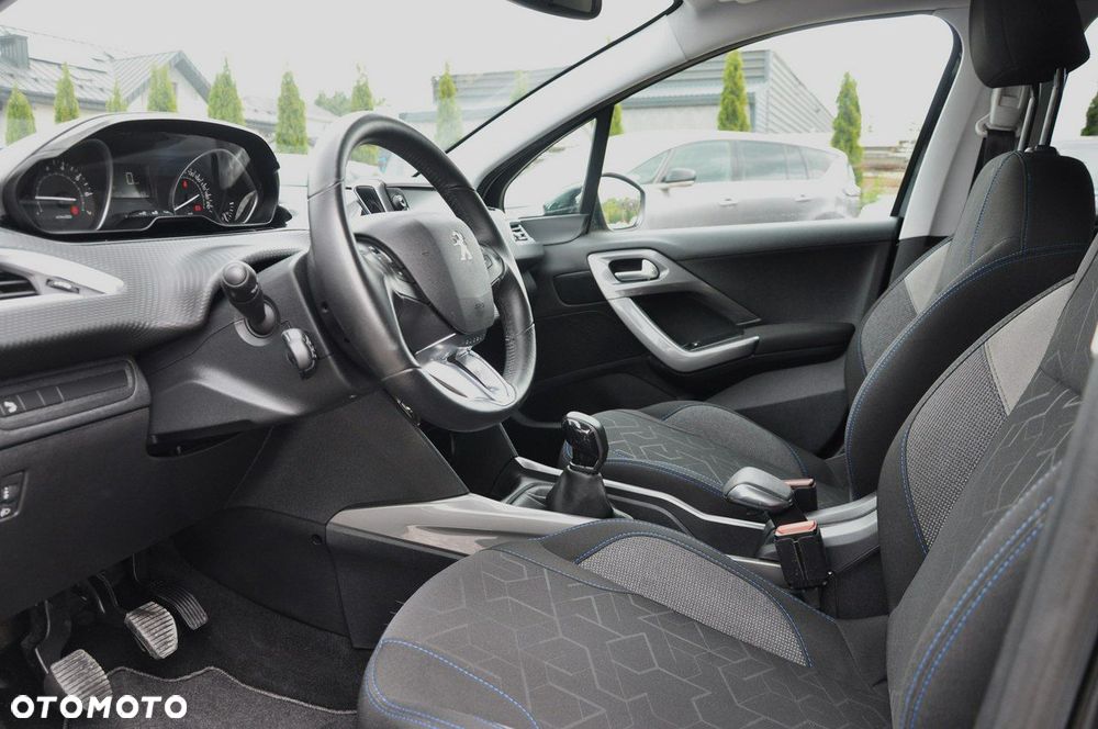 Peugeot 2008 1.2 Pure Tech Style - 10