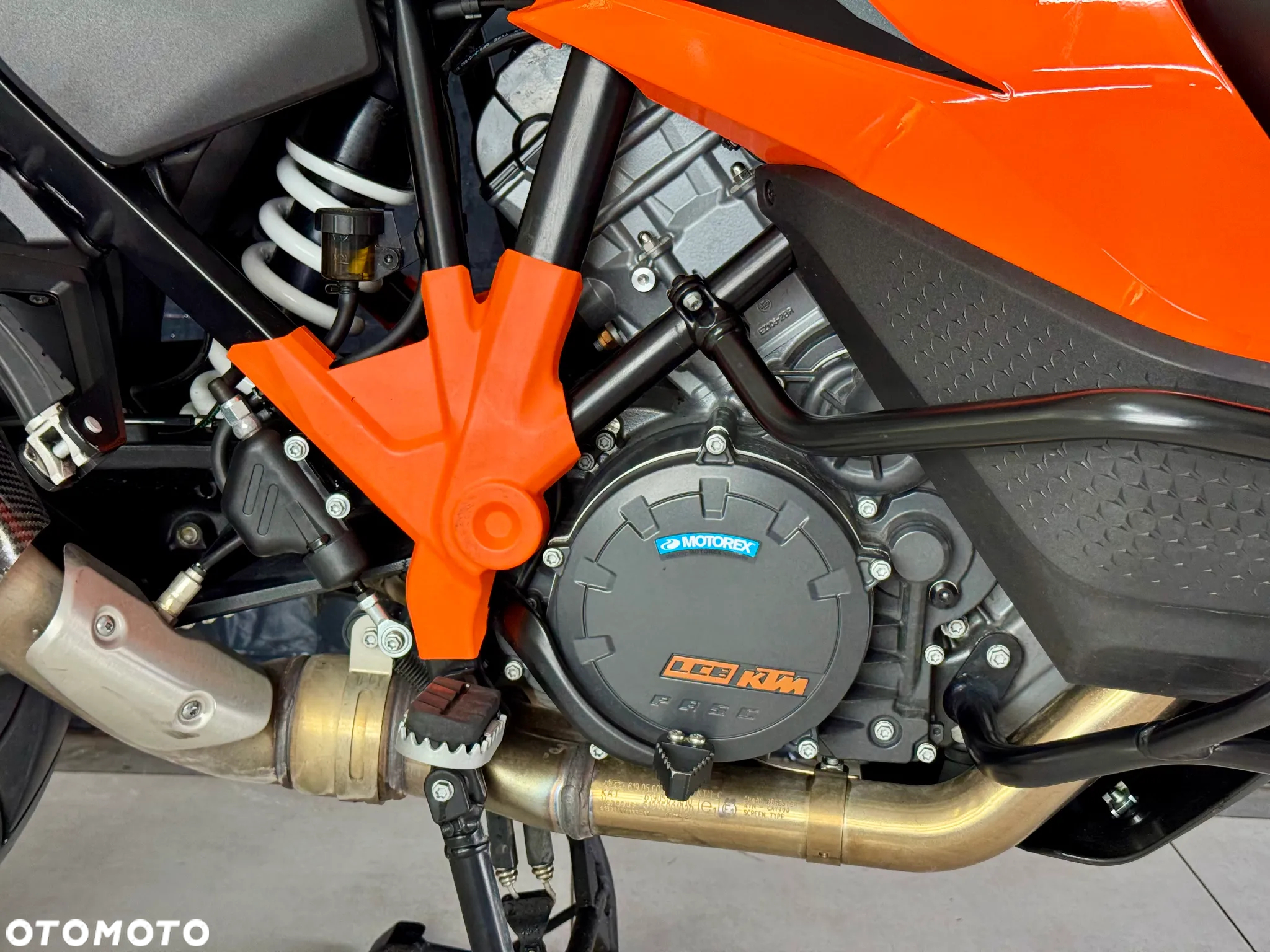 KTM Adventure - 11
