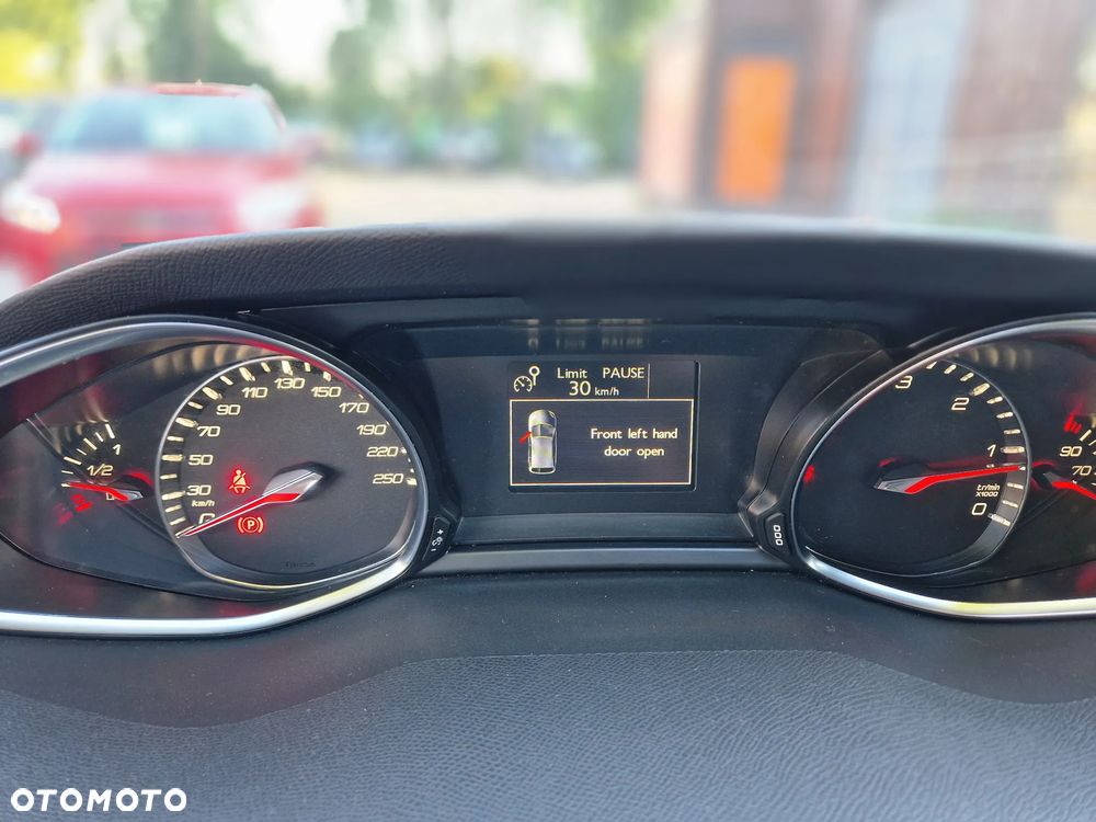 Peugeot 308 SW 1.6 BlueHDi Allure S&S - 23