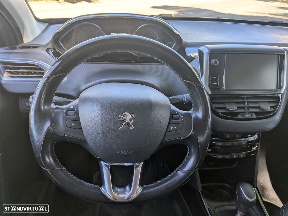 Peugeot 2008 1.2 PureTech Allure EAT6 - 10