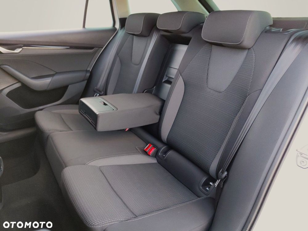 Skoda Octavia 1.5 TSI mHEV Selection DSG - 11