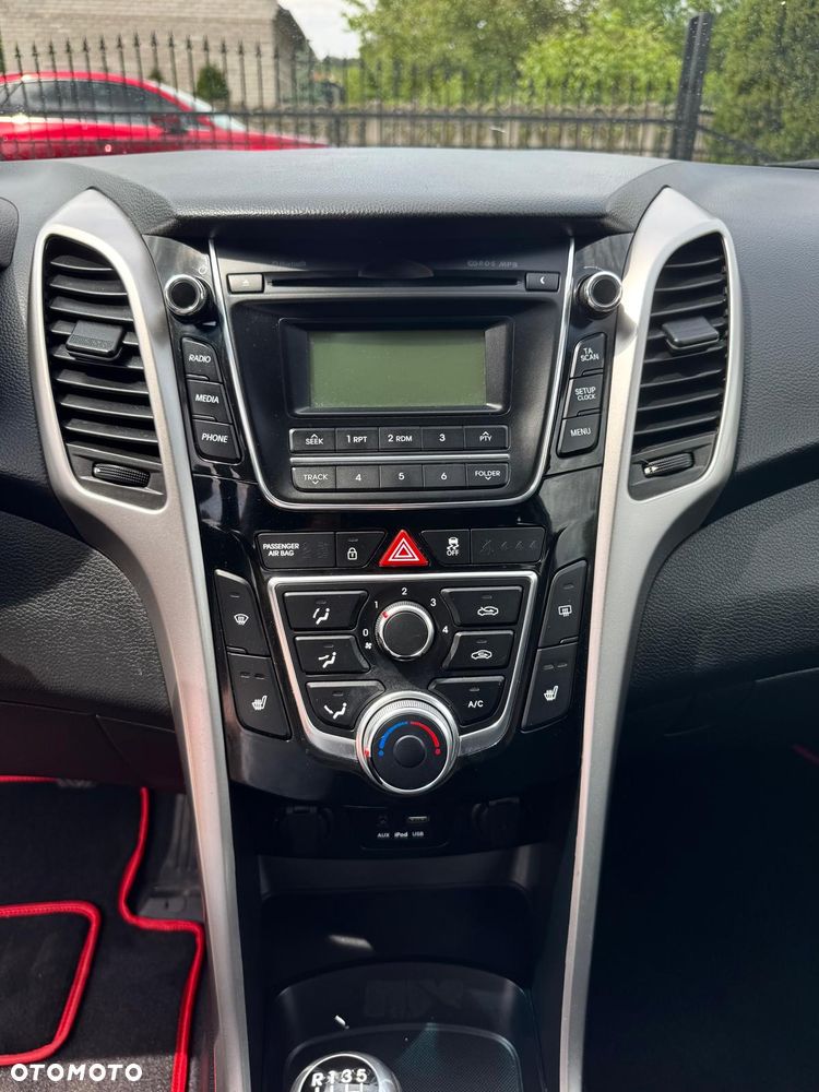 Hyundai i30 1.6 D Classic + - 18