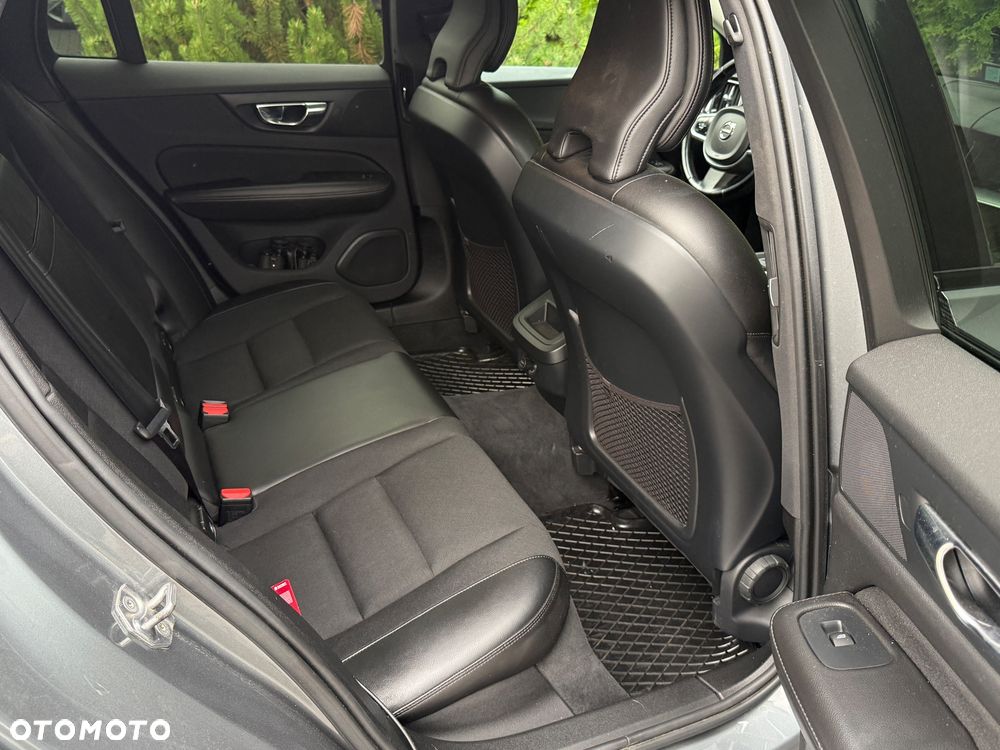 Volvo V60 Cross Country - 13