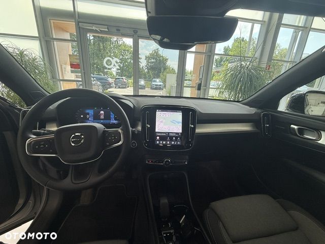 Volvo XC 40 B3 Plus Dark - 2