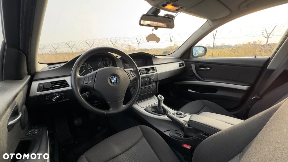 BMW Seria 3 - 32