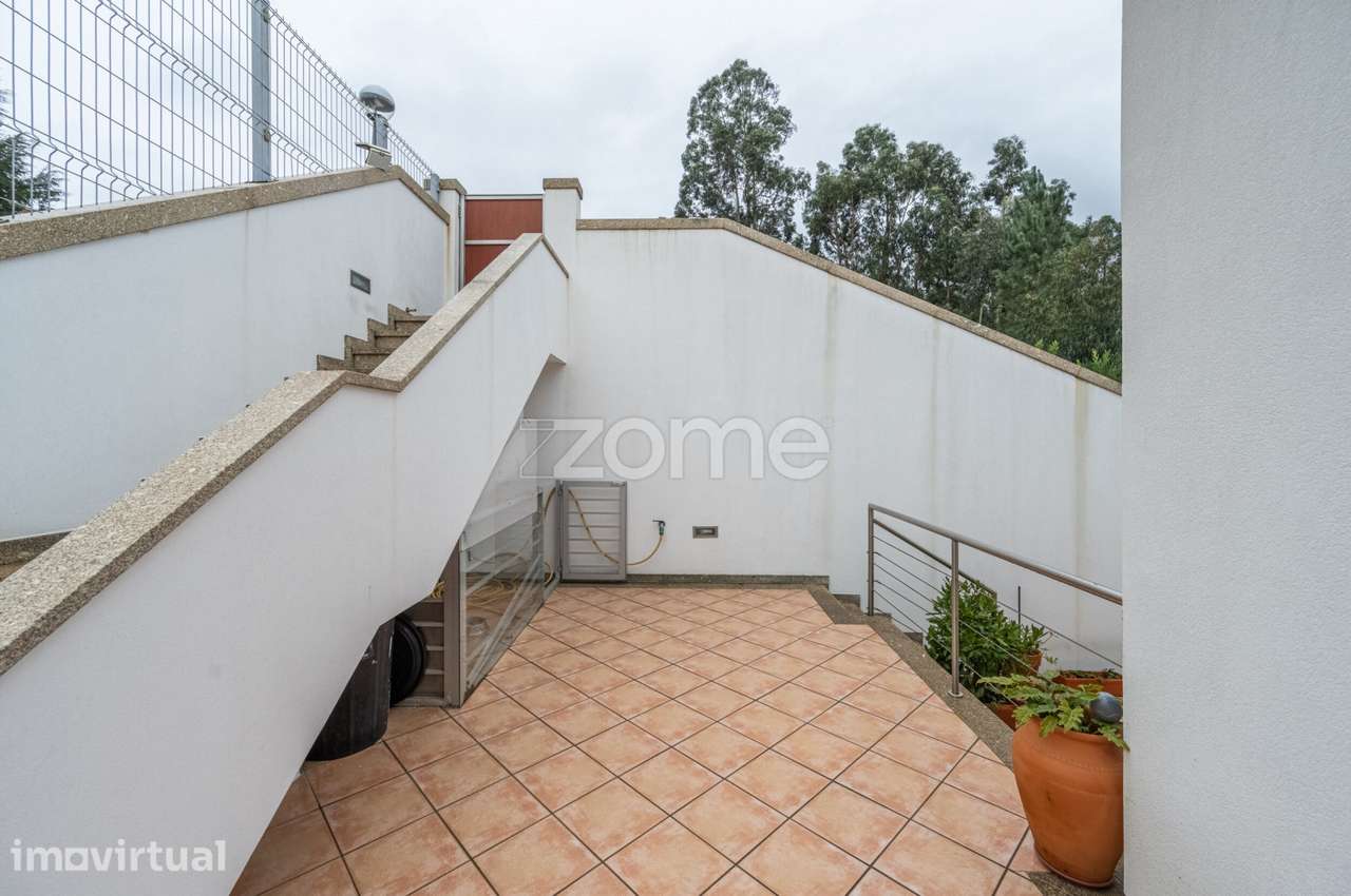 Moradia T3 c/Suítes e Piscina na Quinta das Luzes - Grande imagem: 3/43