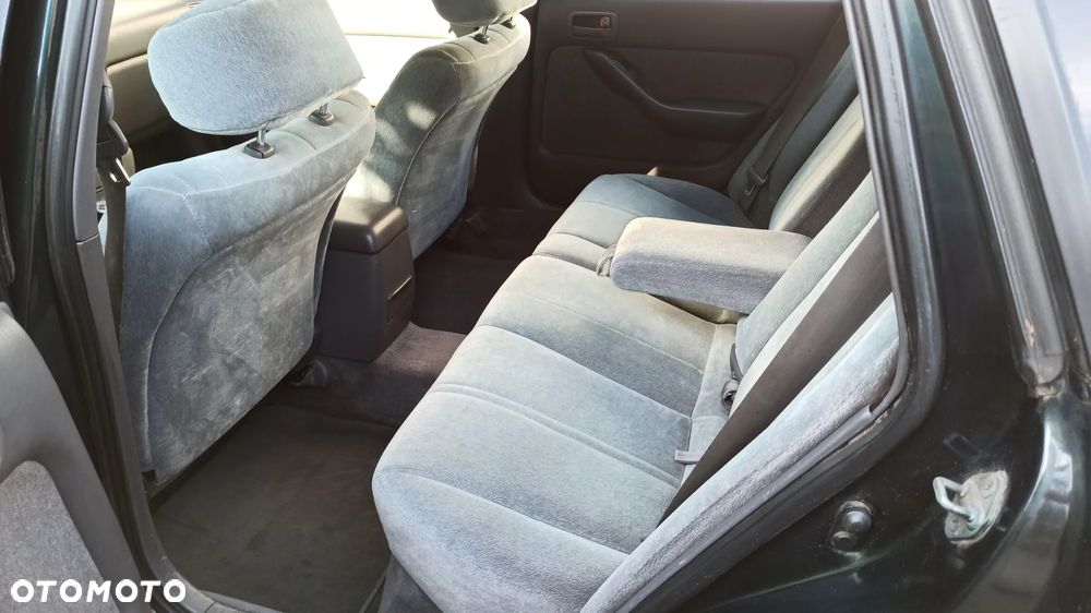 Toyota Camry 3.0 V6 LE - 20