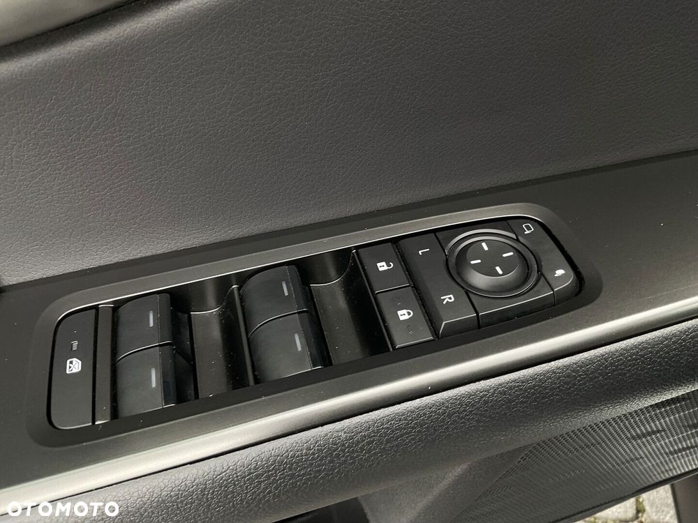 Lexus UX 2024