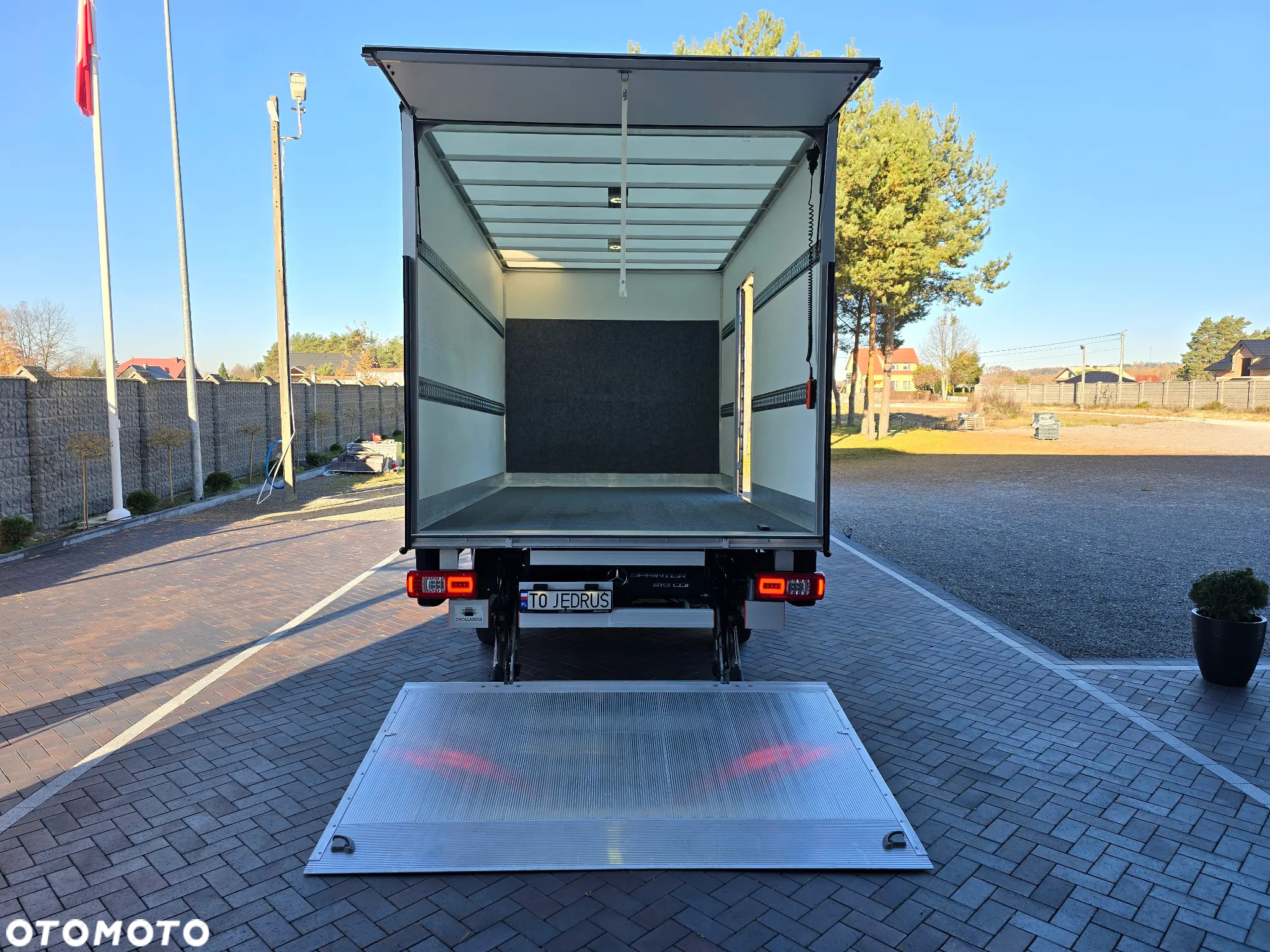 Mercedes-Benz SPRINTER 319 3.0 CDI KONTENER 4,28cmDługi 2,29cmSzero 2,24cmWysok + WINDA 750Kg 42Tyś km SERWIS DO OSTATNIEGO Km ASO MERCEDES-BENZ SALON PL STAN NOWY NOWY NOWY FABRYCZNA GWARANCJA - 15