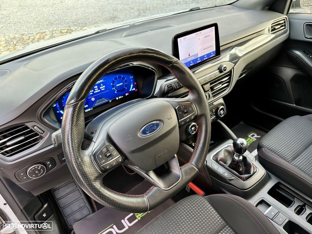 Ford Focus SW 1.0 EcoBoost Hybrid ST-LINE X - 22