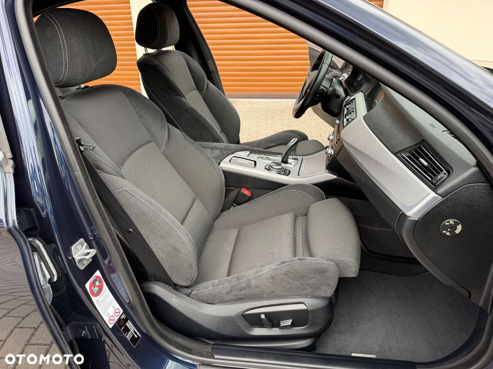 BMW Seria 5 520i Sport-Aut - 25