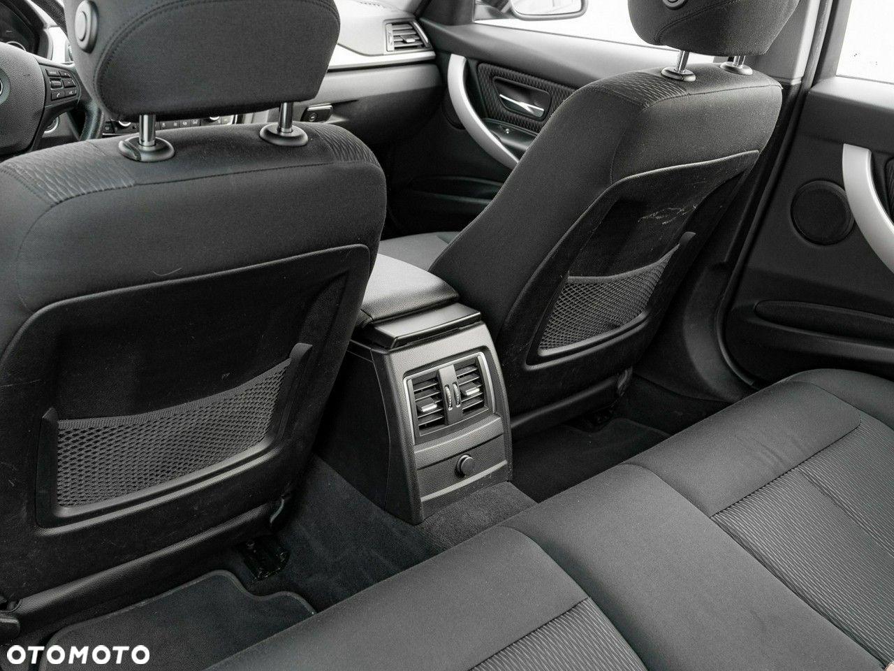 BMW Seria 3 330i xDrive Advantage - 28