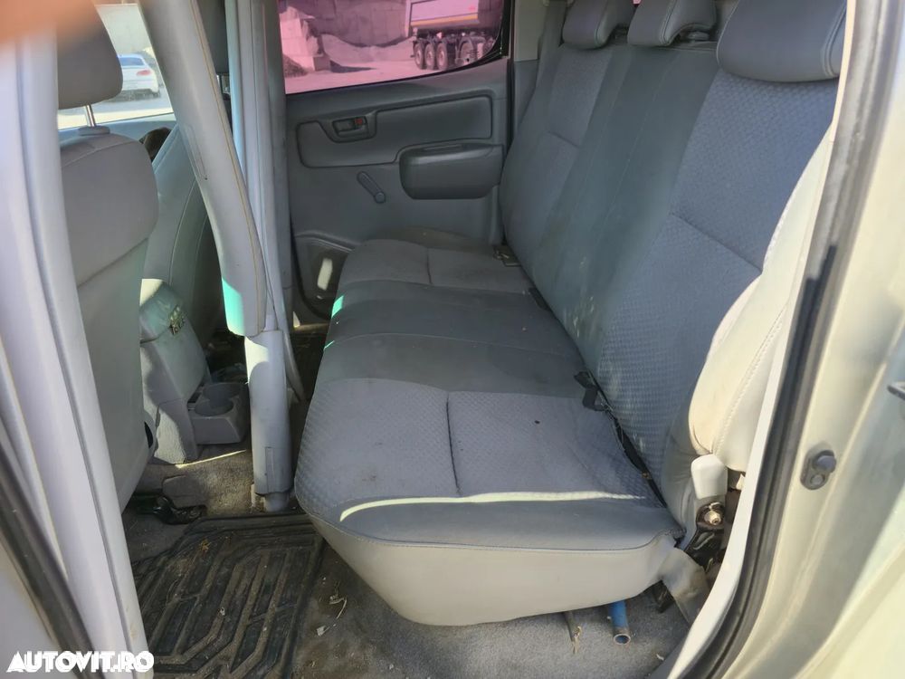 Toyota Hilux 4x4 Double Cab - 7