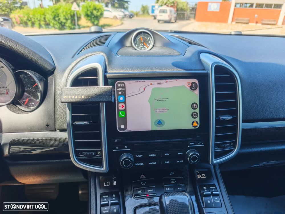 Porsche Cayenne Platinum Edition - 16