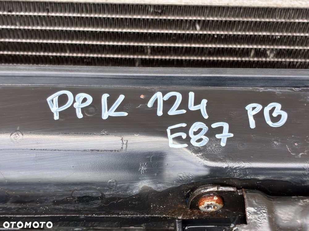 BMW 1 E87 BENZYNA PAS PRZEDNI CHŁODNICA WENTYLATOR KOMPLET - 2
