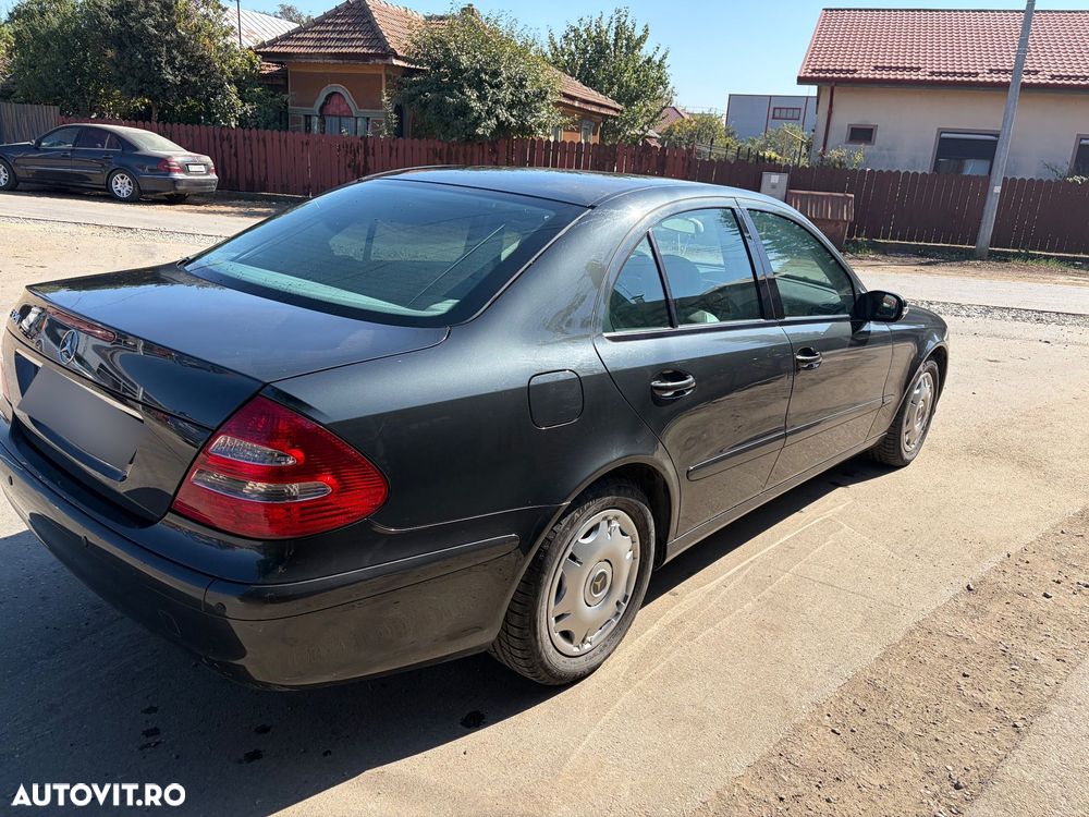Mercedes-Benz E 320 4-Matic Aut Classic - 8