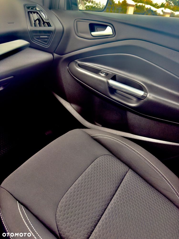 Ford Kuga 2.0 TDCi AWD Titanium - 27