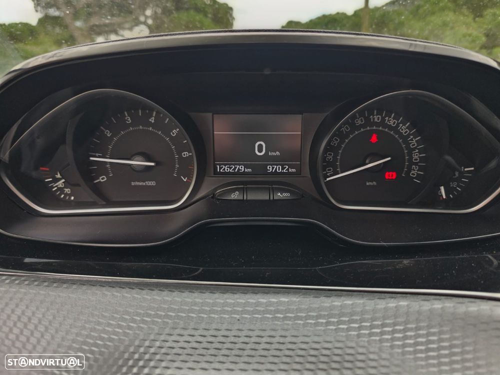 Peugeot 208 PureTech 110 Stop & Start Allure - 11