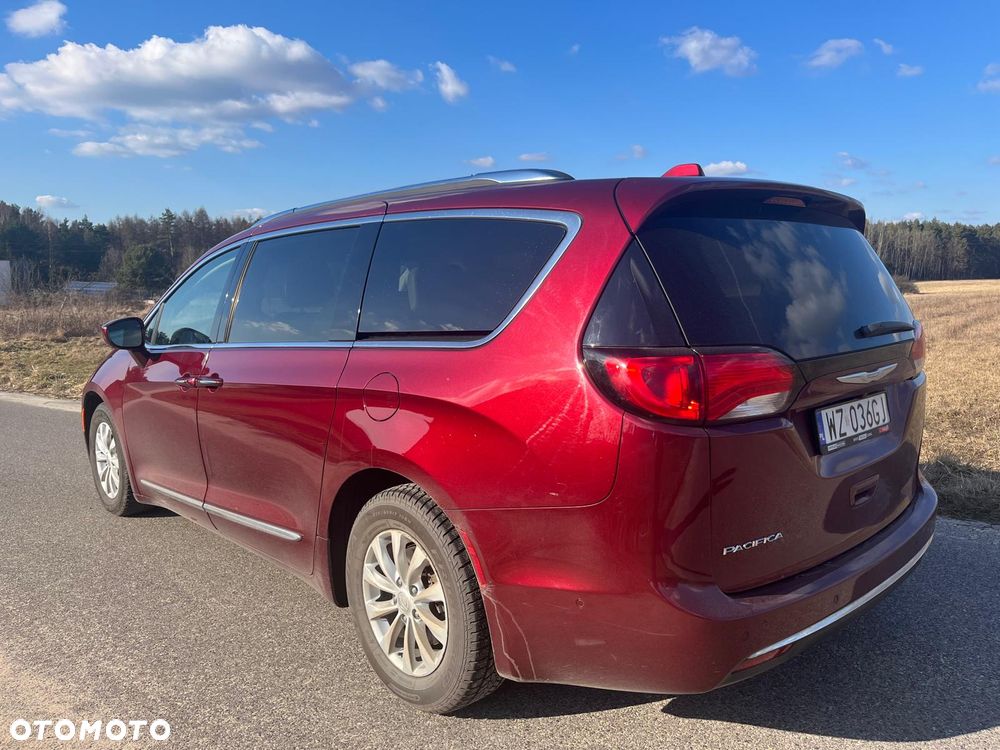 Chrysler Pacifica - 5