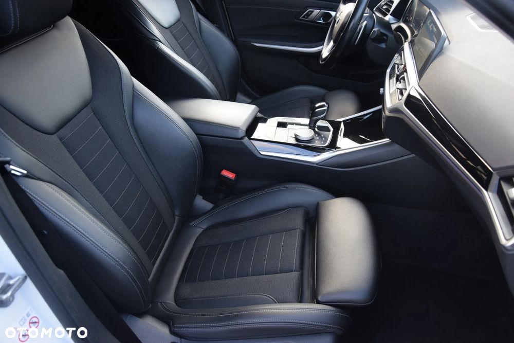 BMW Seria 3 320d xDrive Luxury Line Purity sport - 4